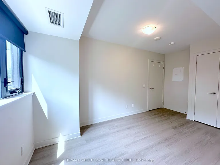 3385 Dundas St W #303 — Photo 7