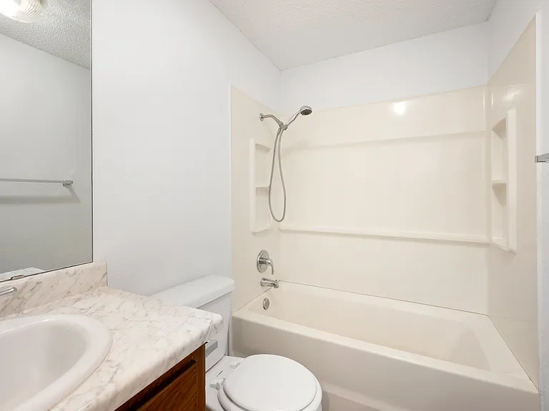 308 Corona Dr — Photo 8