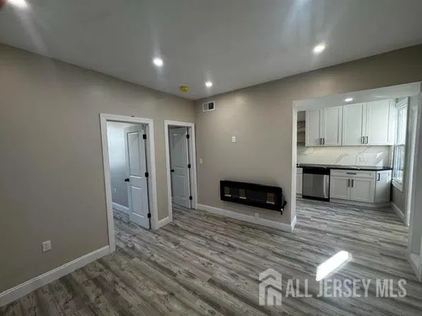 40-2F E 15th St, Bayonne, NJ 07002