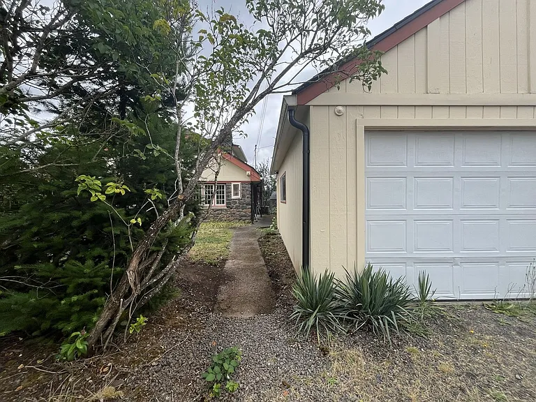 2430 SE Park Ave — Photo 44