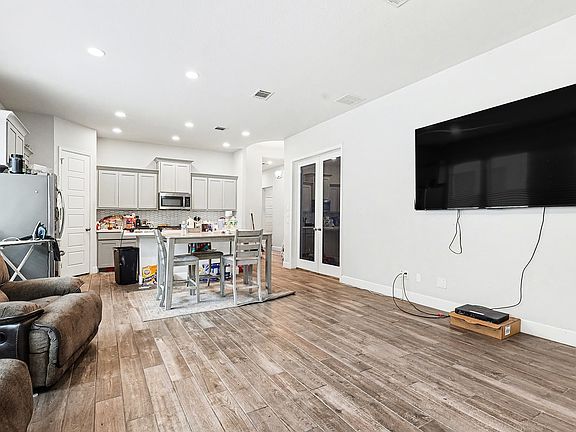 4th image of 2208 Rothbury Dr