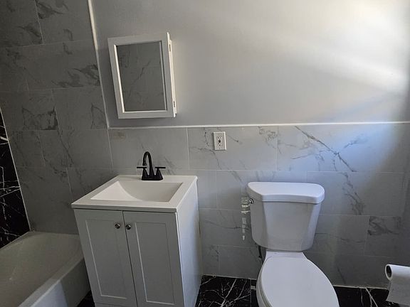 4th image of 52 Harrison Ave #5B