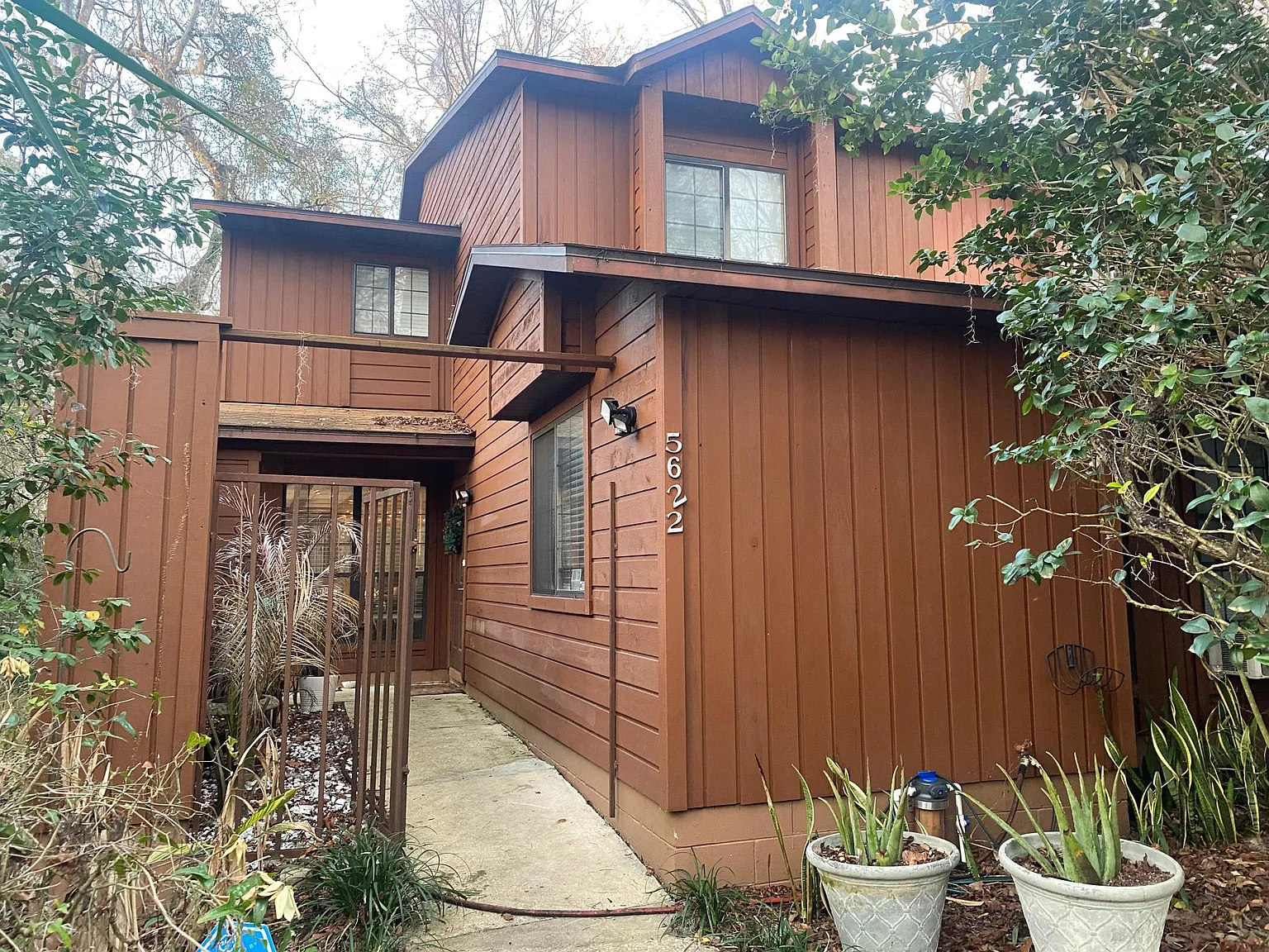 5622 SW 8th Pl — Photo 1