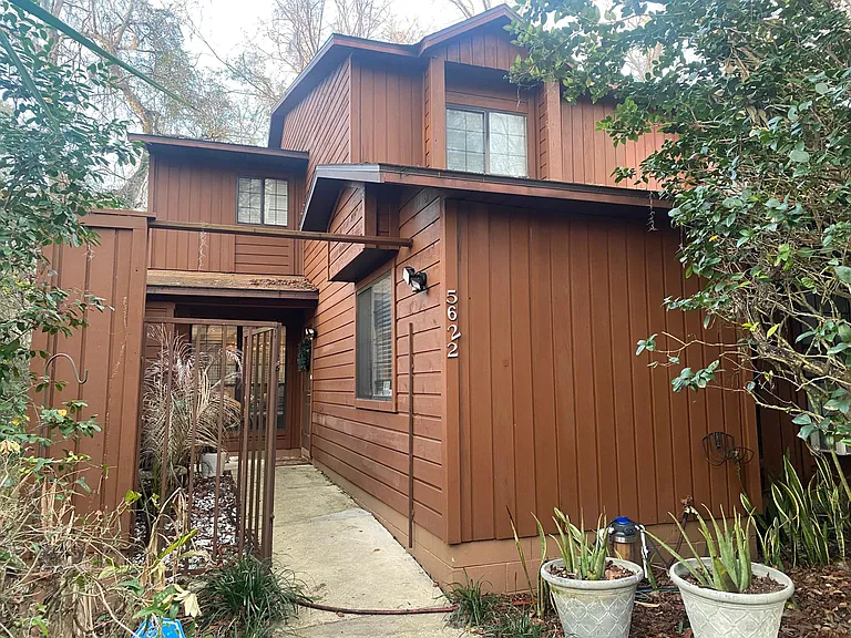 5622 SW 8th Pl — Photo 1