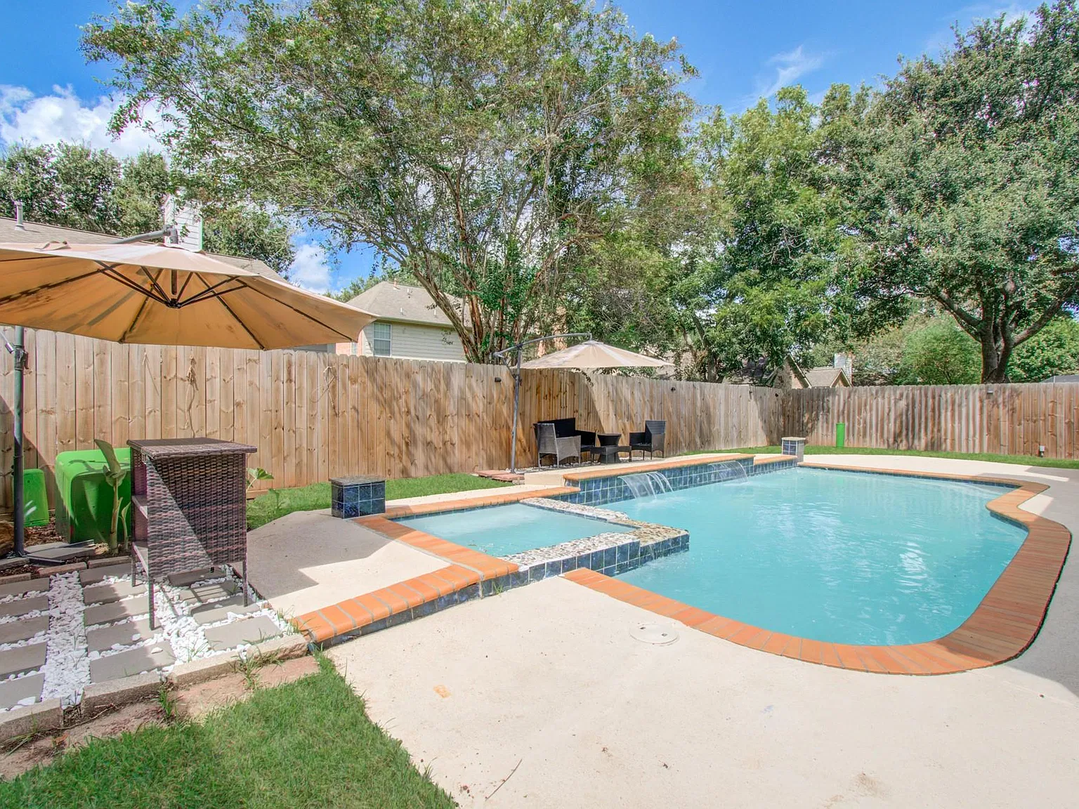 4 bed, 3.5 bath, 2992 sqft, $2,900 — Photo 1