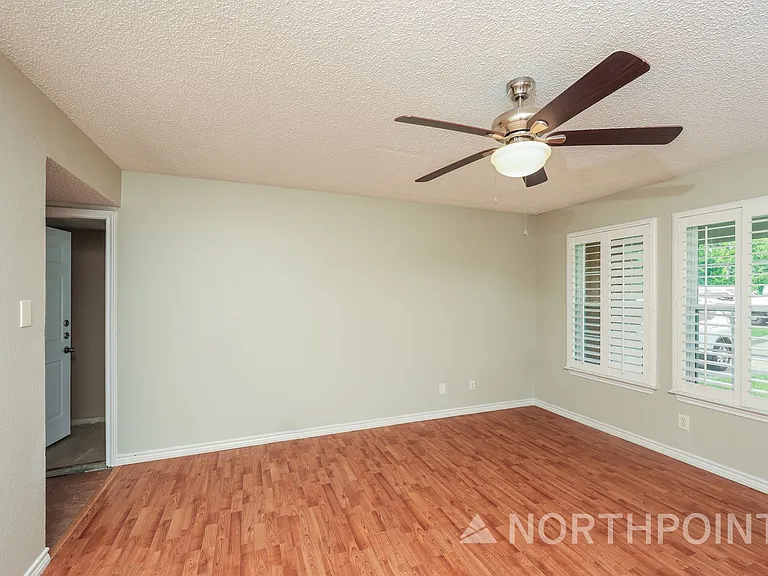 609 E Buffalo St — Photo 3
