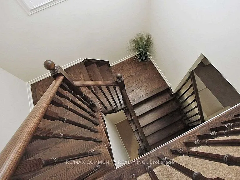 223 Windfields Farm Dr W — Photo 8