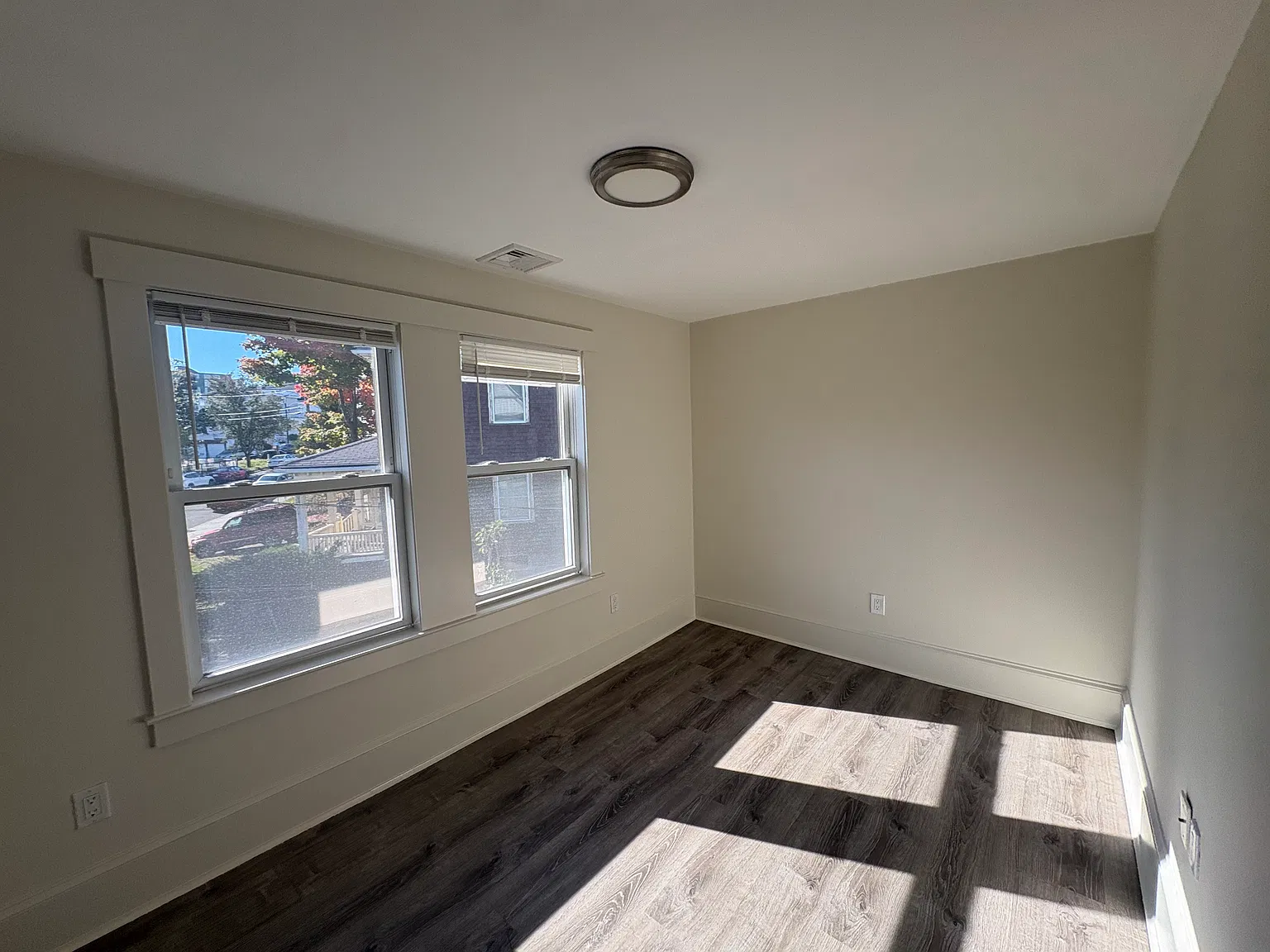 2 bed, 1000 sqft, $2,400 — Photo 1
