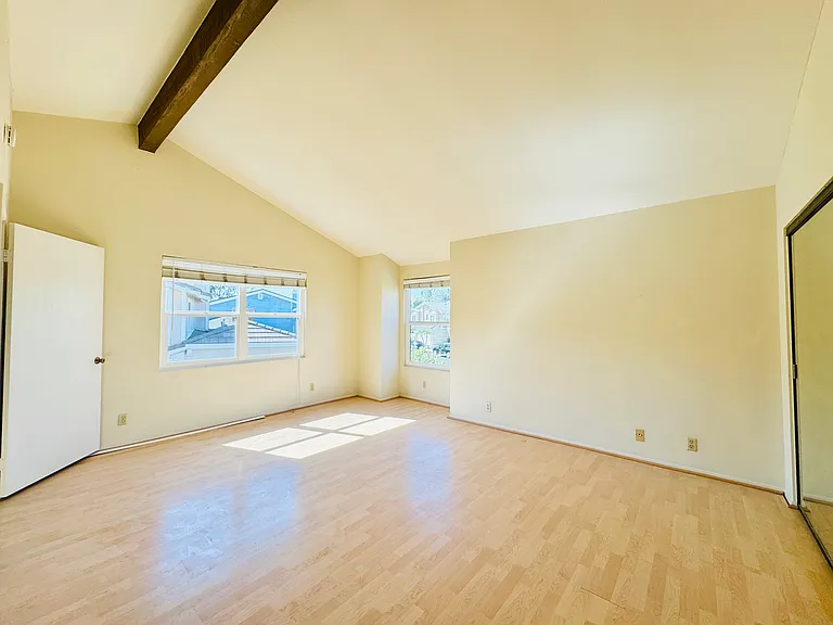 10 Coldbrook — Photo 16