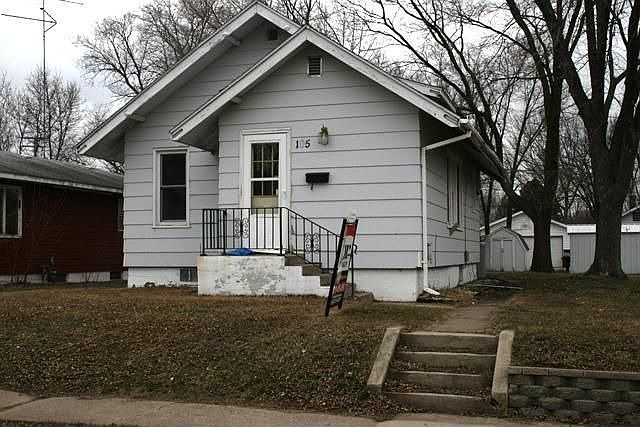 1st image of 105 19th Ave N