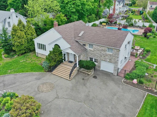 2525 Beverly Road, Merrick, NY 11566