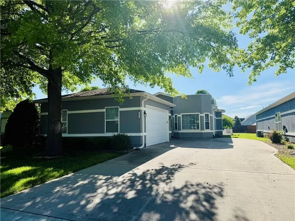 2815 NE Sonora Valley Dr, Blue Springs, MO 64014