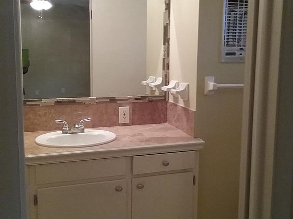 3rd image of 1406 Primrose Ave