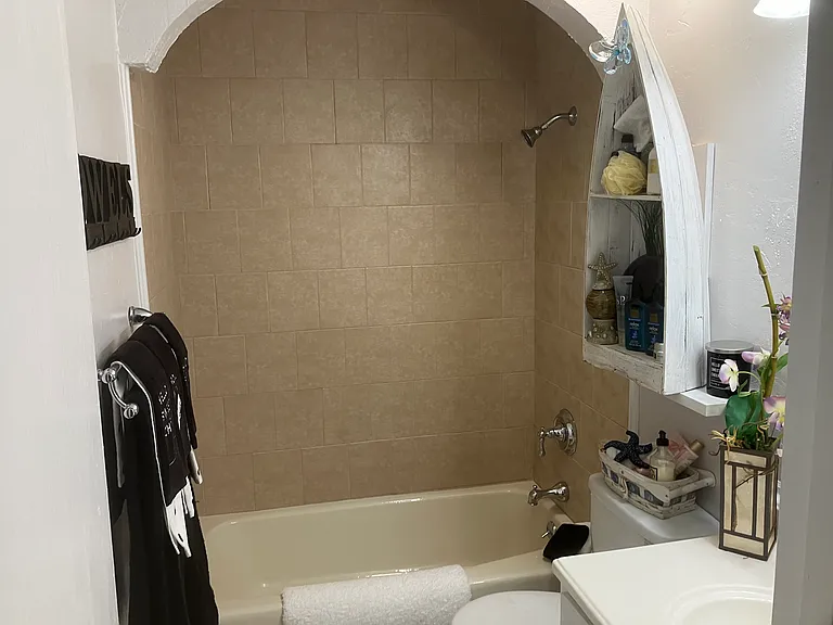 1067 York Way — Photo 16
