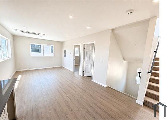 5th image of 1016 N Pioneer Ave #A