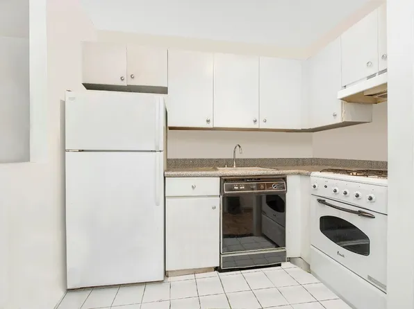 222 West 14th Street image 1 of 6