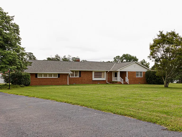 10521 Chalkley Rd — Photo 1