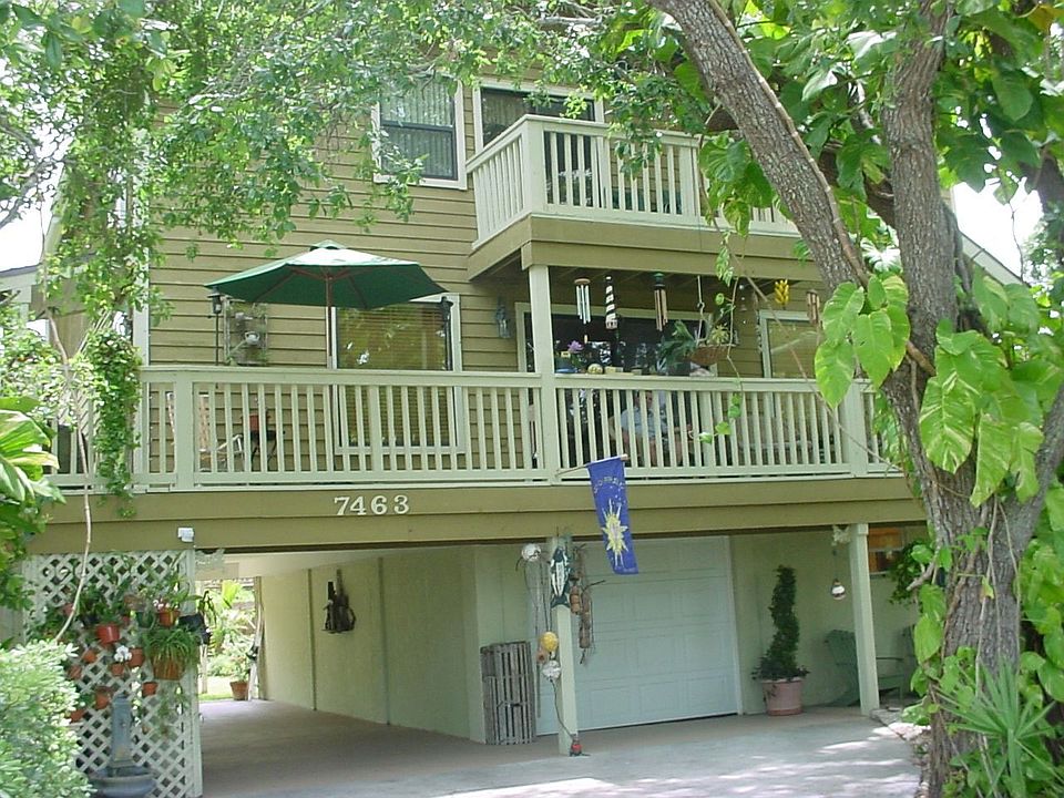 Front of 7463 141st Street N