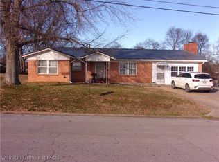 313 N 6th St, Ozark, AR 72949