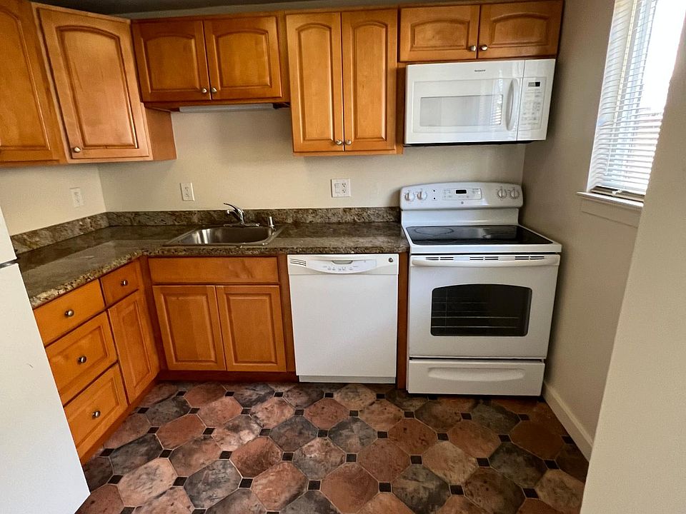 1st image of 3046 Emerson St