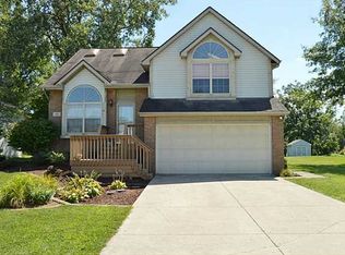 211 W Pinewood Ave, Defiance, OH 43512