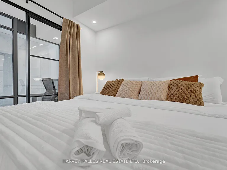18 Yorkville Ave #1606 — Photo 22