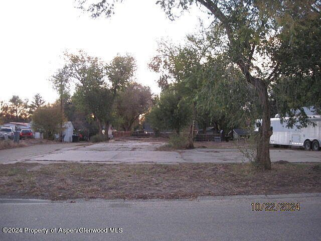 2nd image of 524 Legion St