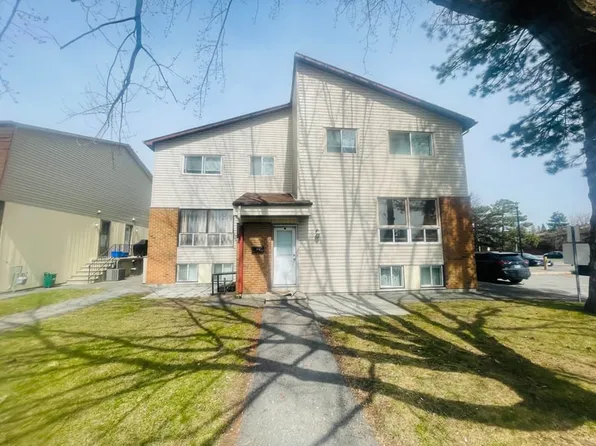 16 Sonnet Cres #A, Ottawa, ON K2H 8W7