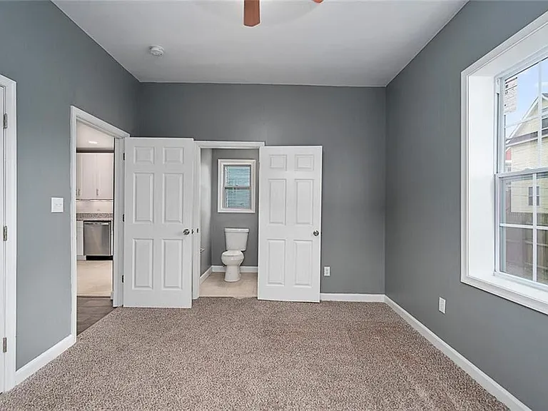 313 W 36th St — Photo 16