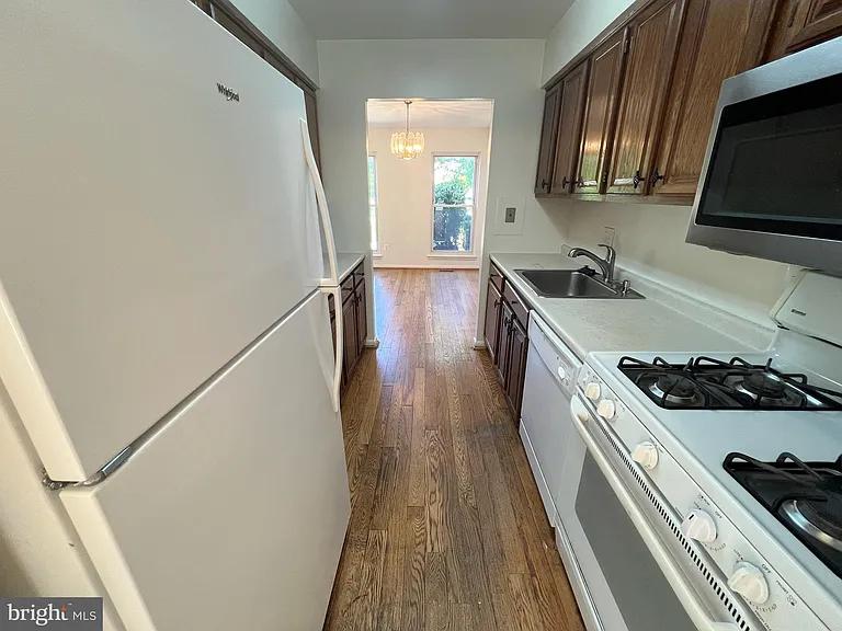 5566 Burnside Dr — Photo 3