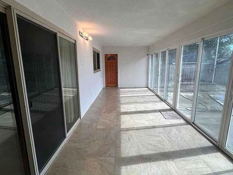 1205 Valencia Dr NE — Photo 11