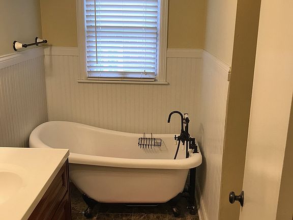 1st Floor Bathroom