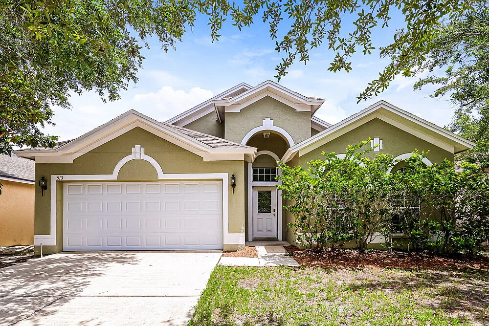 4 bed, 2.0 bath, 2095 sqft, $2,105 — Photo 1