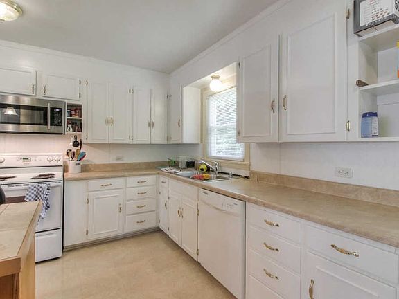 3rd image of 133 Carlisle Ave