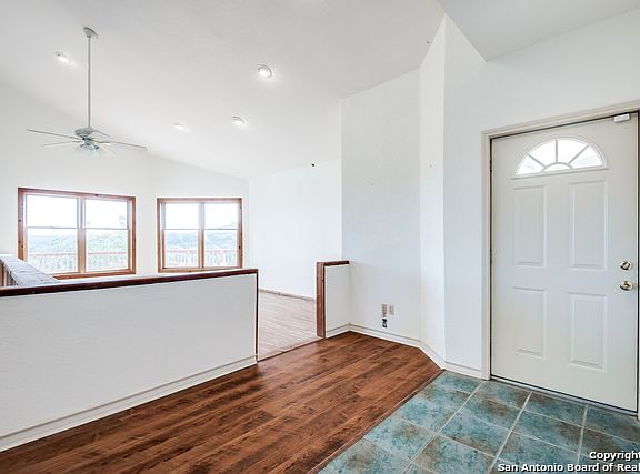 4th image of 180 Elm Valley Dr
