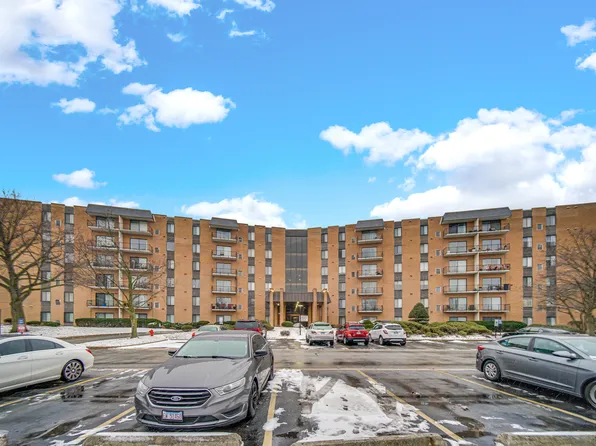 900 W Sunset Dr APT 405, Glenwood, IL 60425