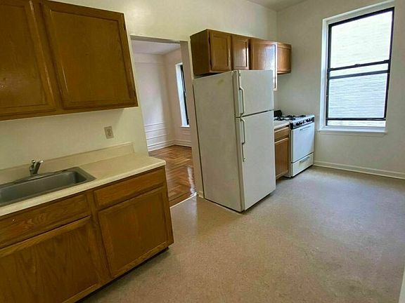 3rd image of 1409 71st St APT B2