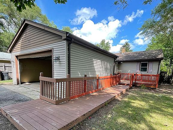 2nd image of 122 S Heather Dr