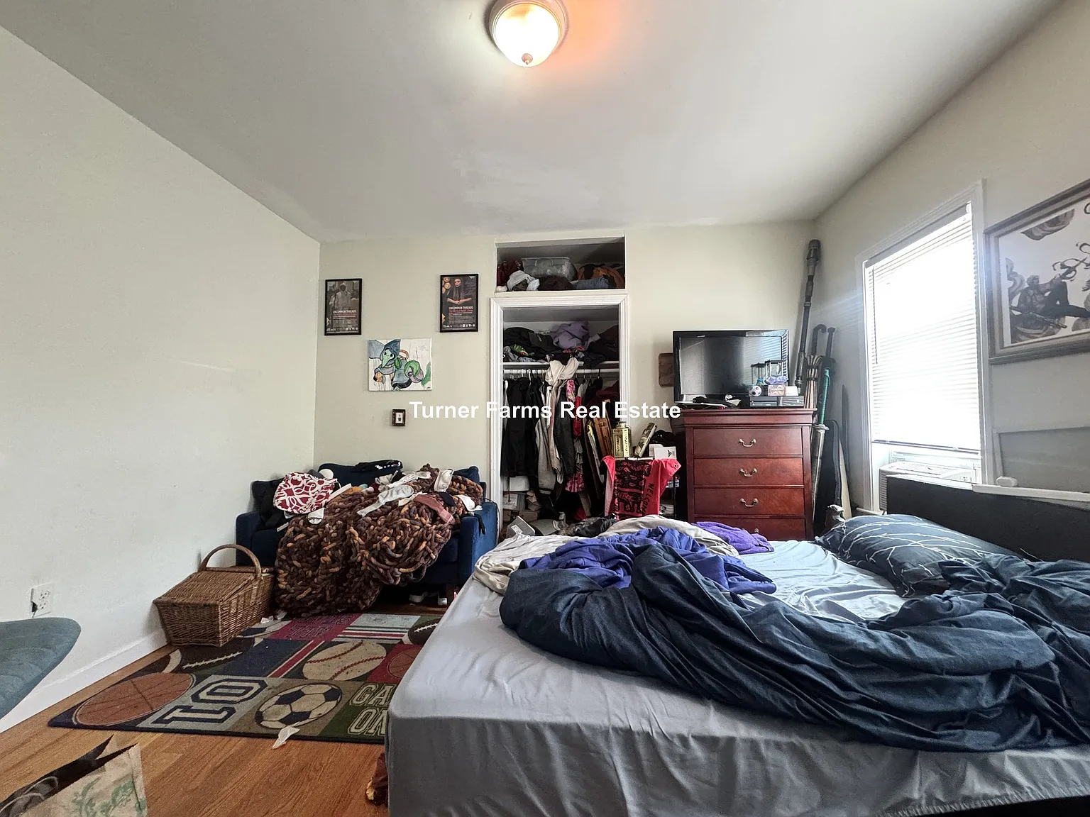 5 bed, 2.5 bath, 9999 sqft, $4,186 — Photo 3