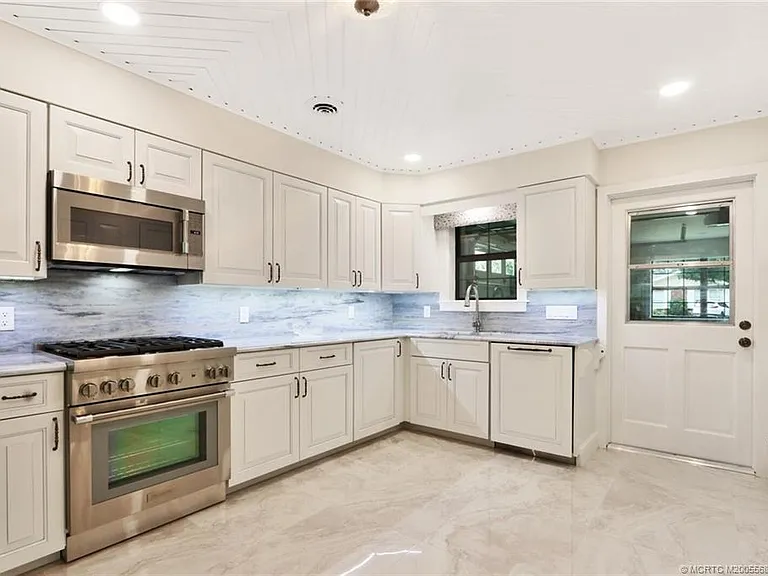 21 Emarita Way — Photo 14