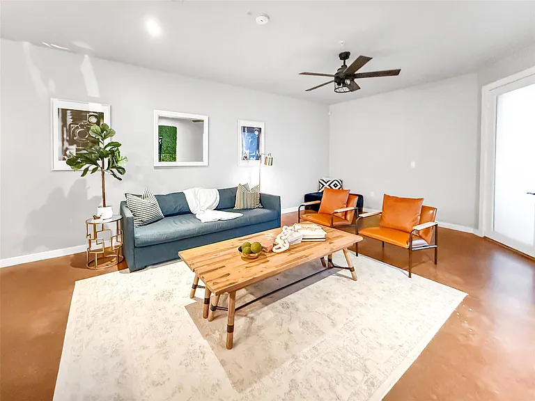 2216 Chenevert St #4 — Photo 5