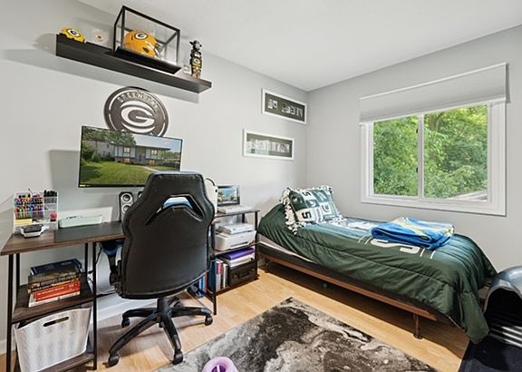 3rd image of 1524 Melrose Ave #4