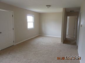 4th image of 726 E 11th St