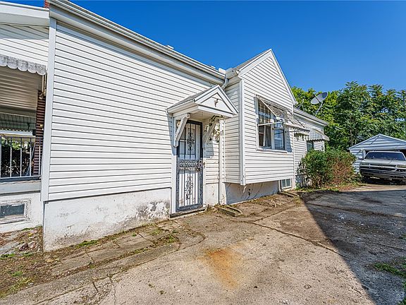 3rd image of 109 E Siebenthaler Ave