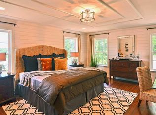 31 Ordelia Ln, Round Lake, NY 12151