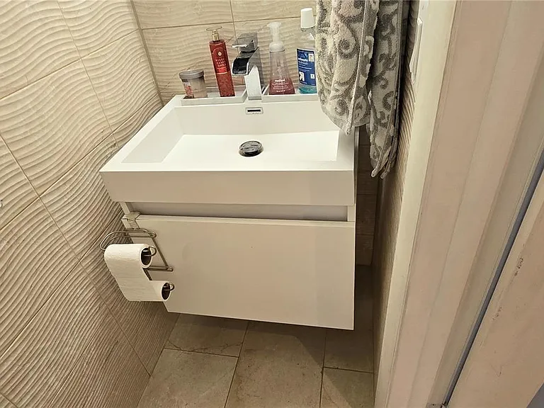 1345 W 41st St #6 — Photo 22
