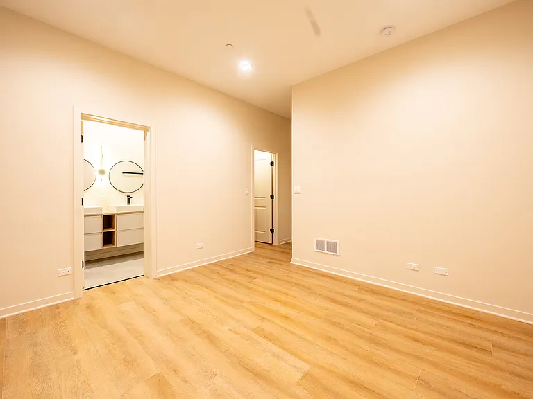 6338 W Belmont Ave #201 — Photo 14