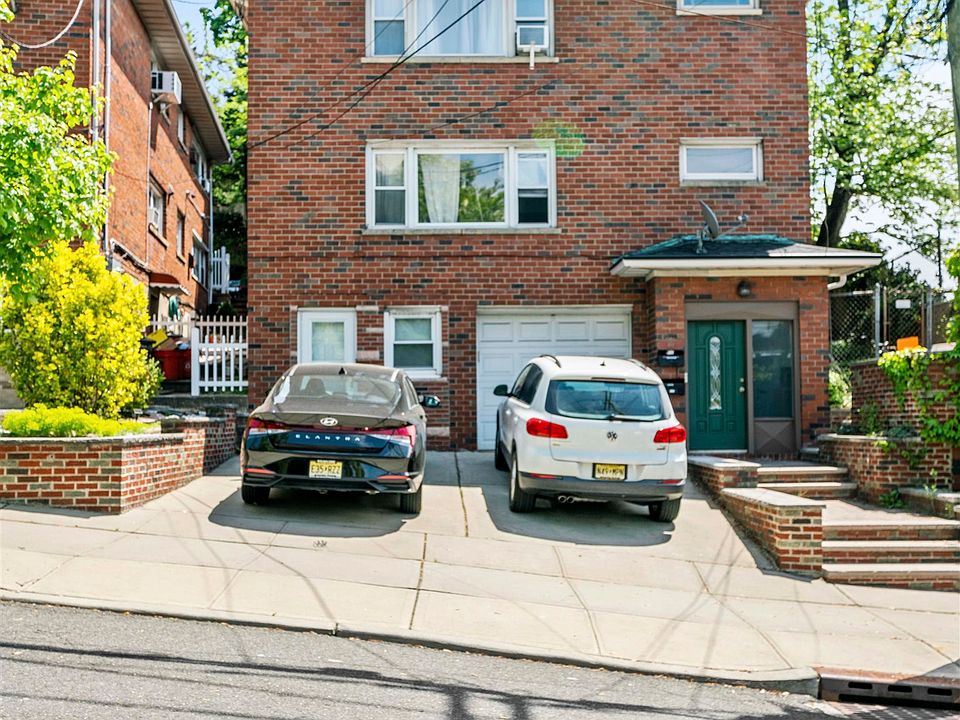 1st image of 40 Hauxhurst Ave #1
