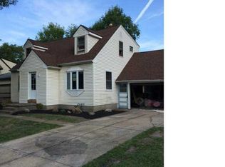 802 Pioneer Dr, North Tonawanda, NY