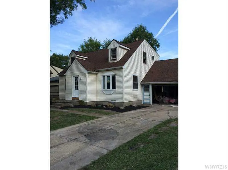 802 Pioneer Dr photo 1